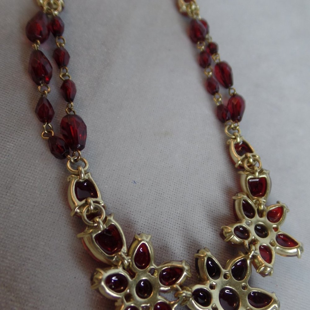 Liz Clairborne Floral Red Stones Necklace Goldtone - Picture 8 of 14